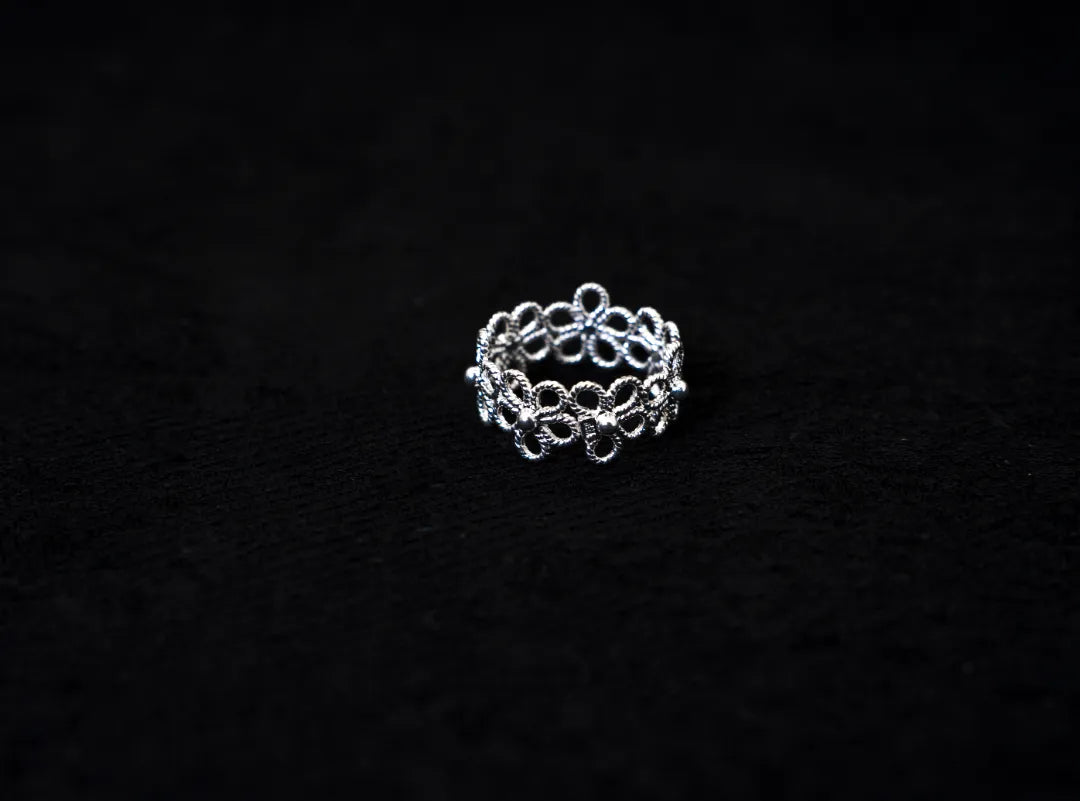 Bloom Circle Fine Ring