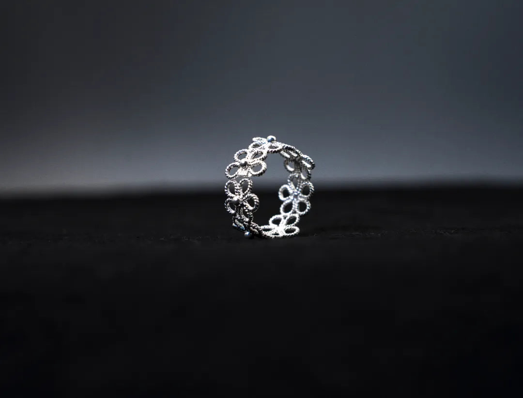 Bloom Circle Fine Ring