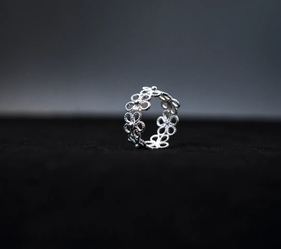 Bloom Circle Fine Ring