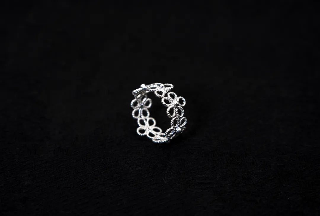 Bloom Circle Fine Ring